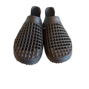 Lusso Cloud Pelli Slip On Clog Black Waffle Knit Textured Water Friendly Shoes